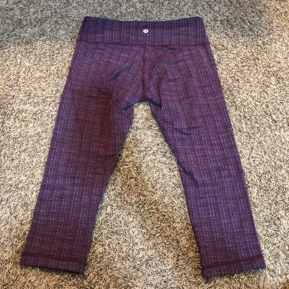 Lululemon Wunder unders Size 8 maroon excellent
